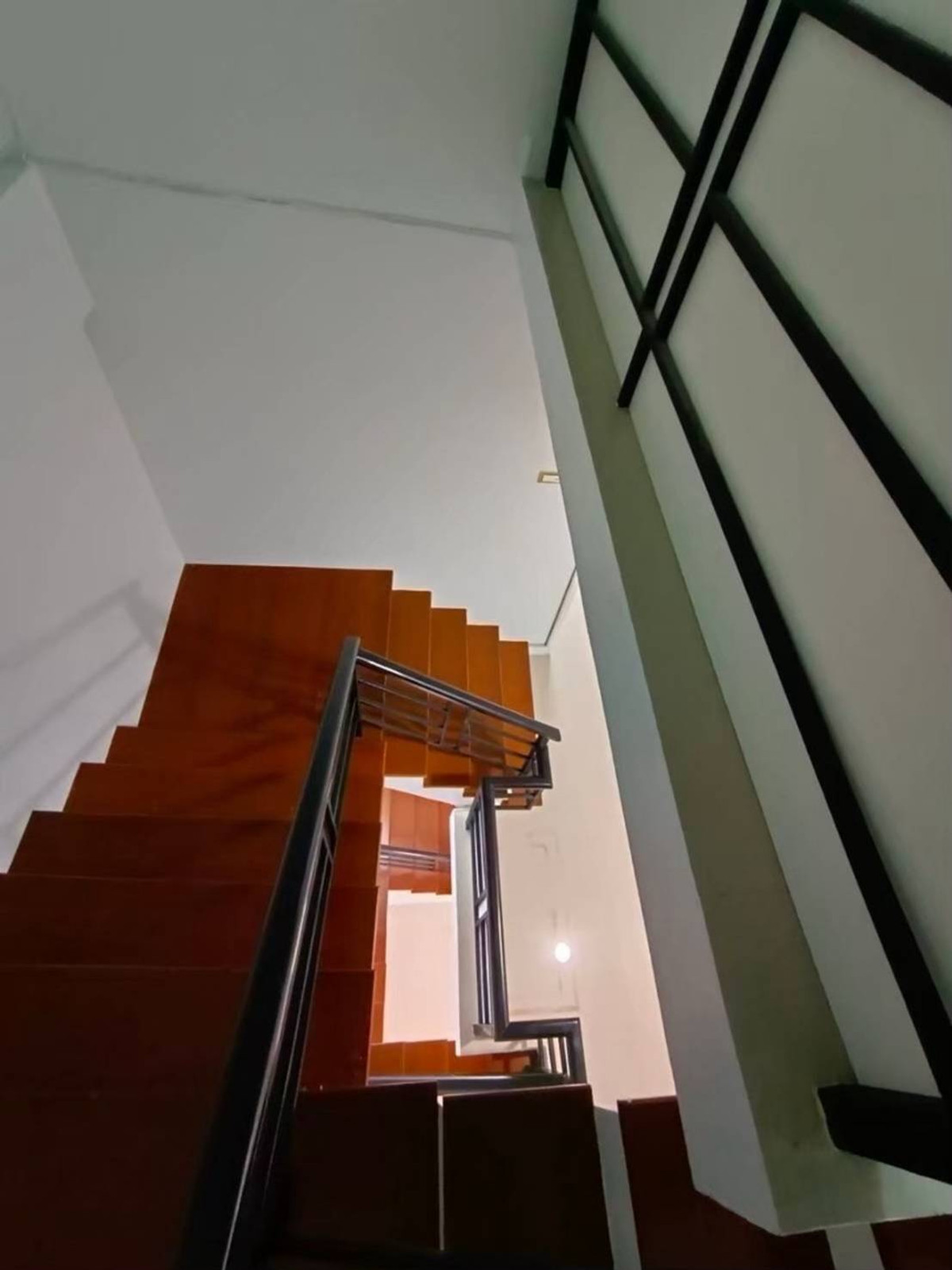 For RentShop HouseSamut Prakan,Samrong : Commercial building for rent Subrungruang City Bangpu Phase 2, near BTS Kheha Station, only 5 minutes.