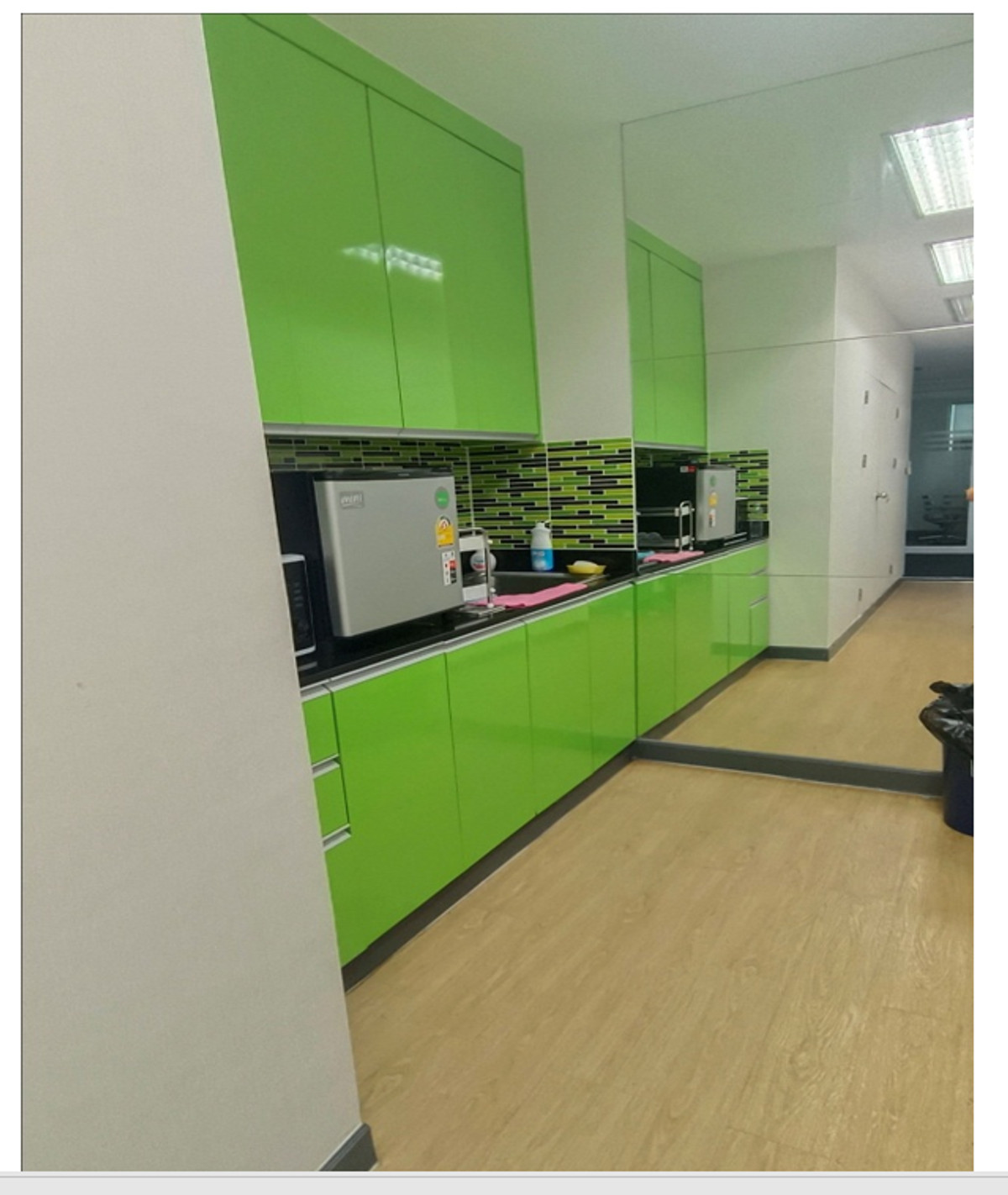 For RentOfficeBangna, Bearing, Lasalle : Office for rent/sale, Central City Tower Building. (next to Central Bangna Department Store) Area size: 186 sq m. Floor: 19