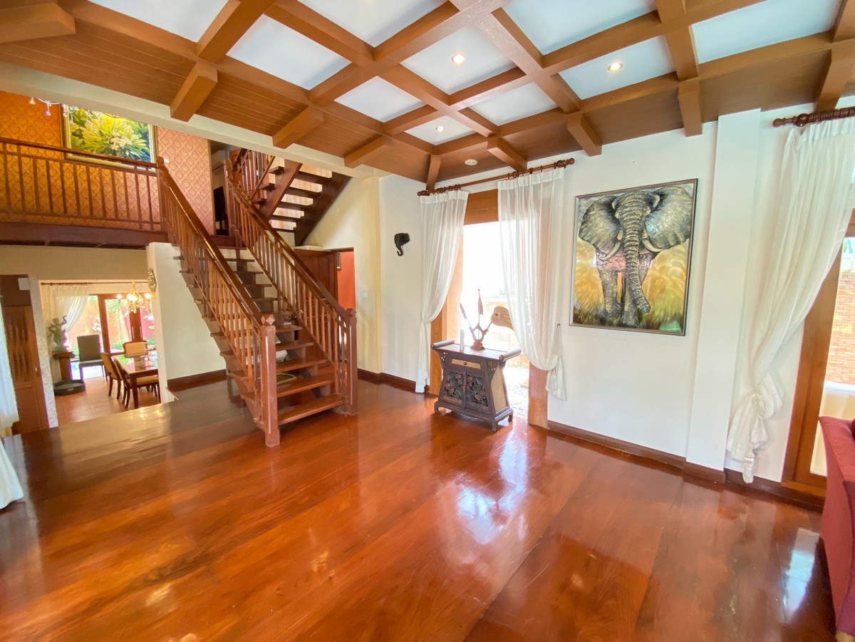 ขายบ้านพัทยา บางแสน ชลบุรี สัตหีบ : ขายพร้อมผู้เช่า 31/12/ 2570
พูลวิลล่าสไตล์ไทย-บาหลี 3.5 ชั้น ห่างจากหาดจอมเทียนเพียง 350 เมตร มีสระว่ายน้ำส่วนตัว