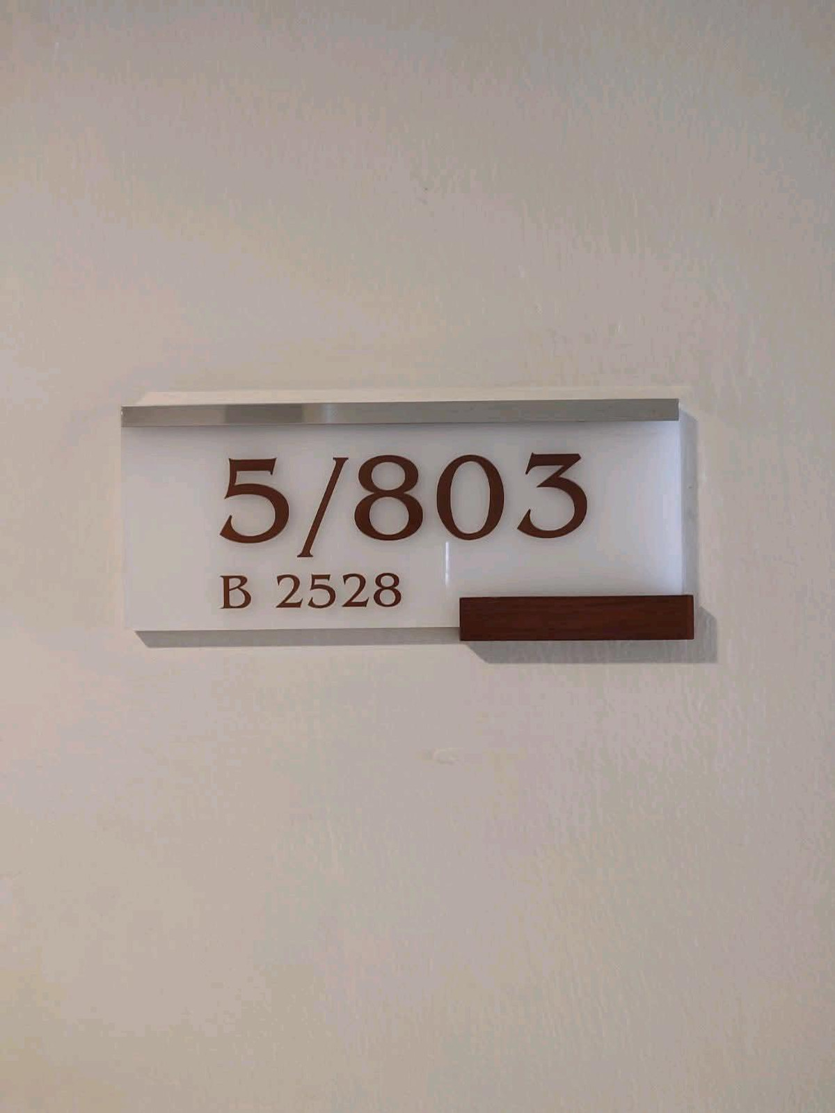 For RentCondoPattanakan, Srinakarin : Condo fully furnished, ready to move in, very good location, near Airport Link Hua Mak, convenient travel, near shopping malls, restaurants, lots of food 😊