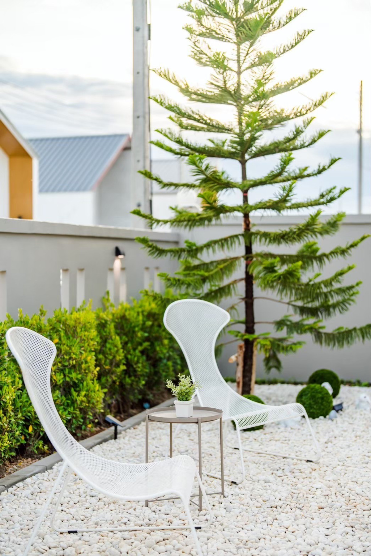 ขายชะอำ เพชรบุรี : วันหยุดของครอบครัวคุณ — ควรมี สไลเดอร์ 15 เมตร รออยู่ 🎢 และเมื่อคุณกลับบ้าน พูลวิลล่าหลังนี้ยังทำงานแทนคุณ — รับ 35,000 บาท/เดือน เป็น Passive Income 💰 Yield 5%