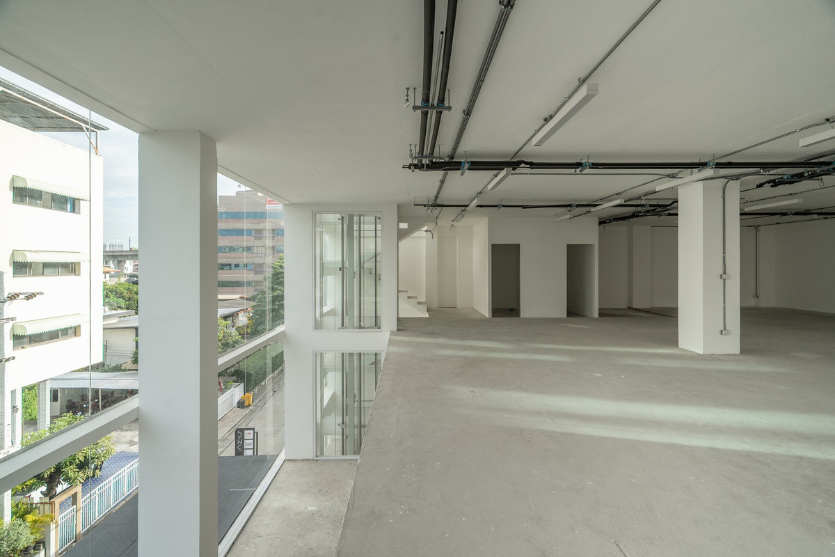 Home OfficeRama9, Petchburi, RCA : WS6779 For Rent/Sale: 6-story office building (including rooftop) in prime Rama 9 location, central business district, near MRT. Rent only 630,000 THB/month.
