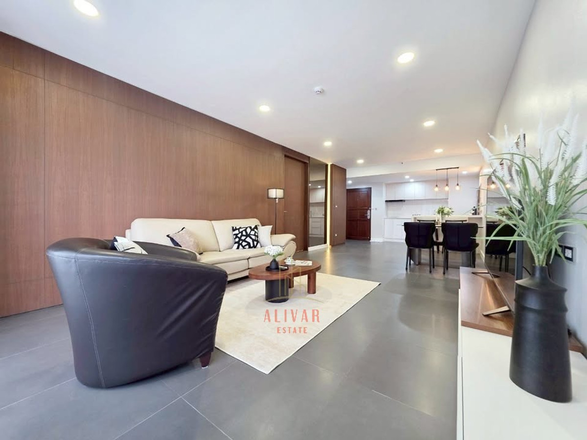 For RentCondoSathorn, Narathiwat : RC032026 Condo for rent at Sathorn Park Place near MRT Lumpini: 700 m. and BTS Sala Daeng: 800 m.