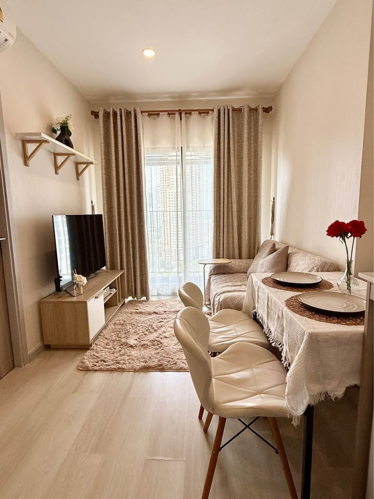 For RentCondoSathorn, Narathiwat : ⭐️ Knightsbridge Prime Sathorn ⭐️ 1 Bed 1 Bath, beautiful room, fully decorated. There are electrical appliances ready.