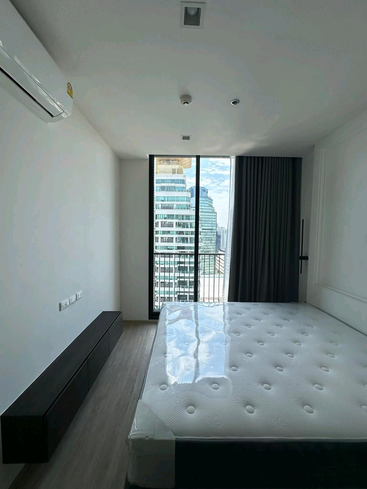 For RentCondoSukhumvit, Asoke, Thonglor : 💫🍃 Prime Sukhumvit location, near BTS Phrom Phong, convenient travel, near famous department stores, restaurants, and lifestyle zones for foreigners.