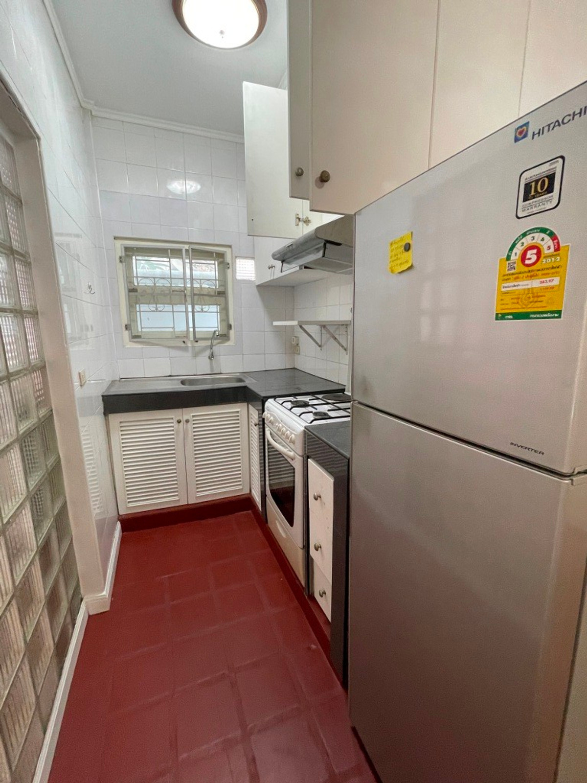 For RentHouseSukhumvit, Asoke, Thonglor : One-story detached house with garden, 170 sq m. with 3 bedrooms, pets allowed, Sukhumvit, about 10 minutes from Thonglor BTS station.