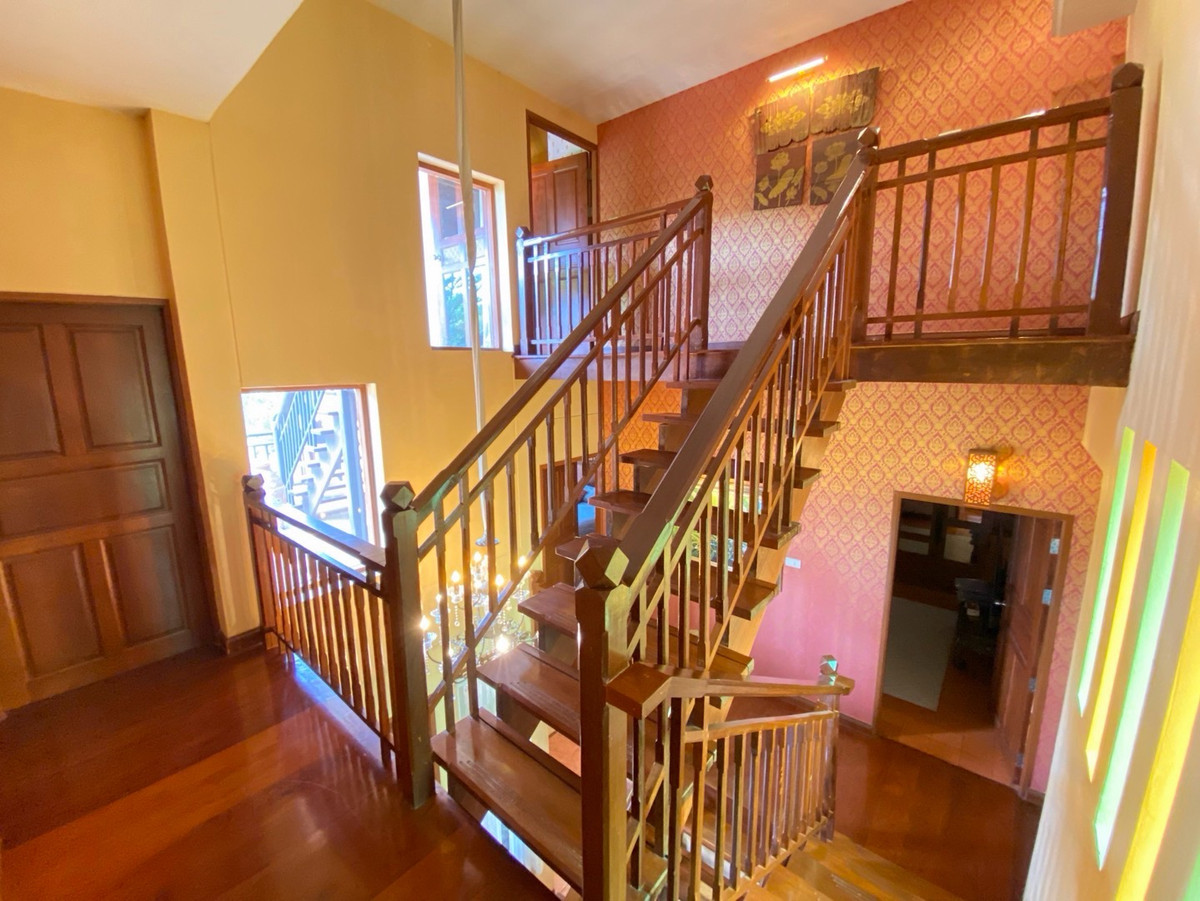 ขายบ้านพัทยา บางแสน ชลบุรี สัตหีบ : ขายพร้อมผู้เช่า 31/12/ 2570
พูลวิลล่าสไตล์ไทย-บาหลี 3.5 ชั้น ห่างจากหาดจอมเทียนเพียง 350 เมตร มีสระว่ายน้ำส่วนตัว