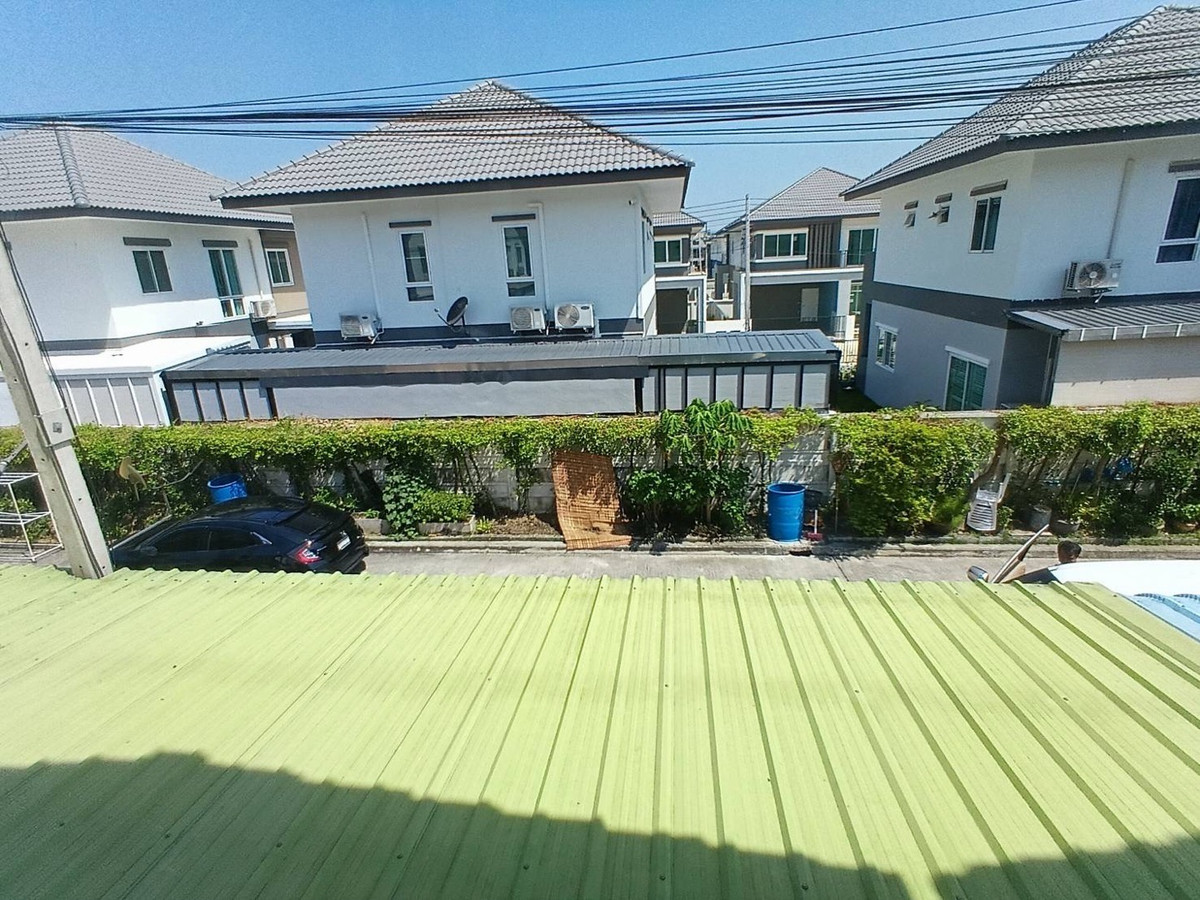 For SaleTownhomeNakhon Pathom : Corner townhome for sale, good location, wide area, north direction, Nakhon Pathom Province, price 2.09 million baht.