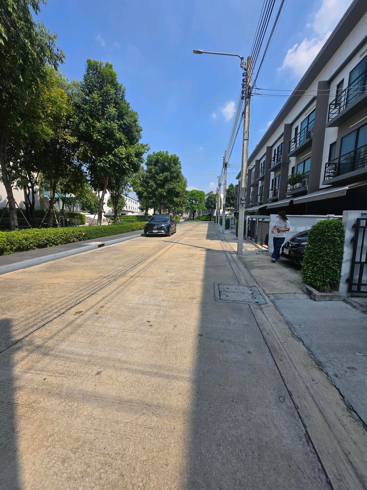 ขายทาวน์โฮมนวมินทร์ รามอินทรา : ขายทาวน์โฮม 3 ชั้น บ้านกลางเมือง รามอินทรา หลังมุม ติดสวนส่วนกลาง บรรยากาศดี

