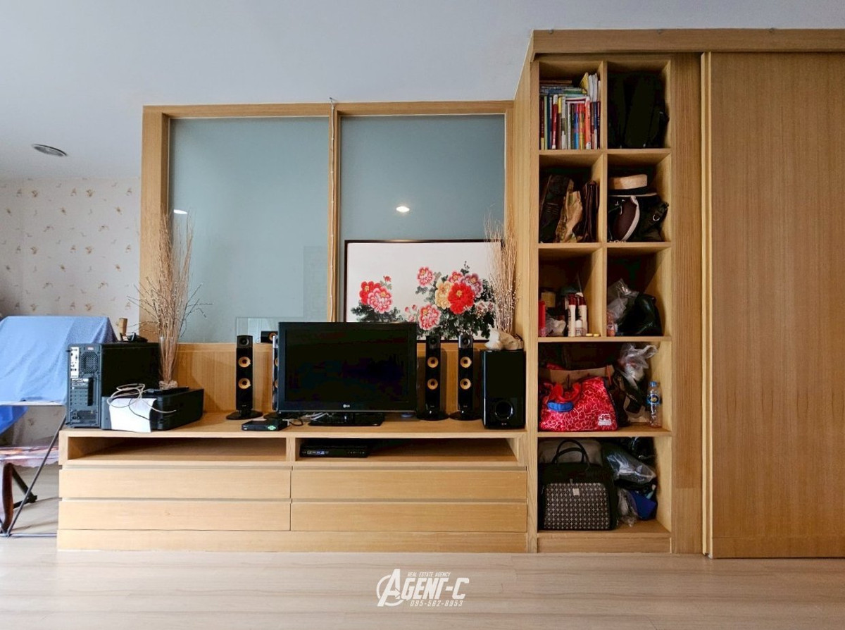 For SaleTownhomeKaset Nawamin,Ladplakao : Urgent sale price reduction!! Areeya Daily Kaset-Nawamin, 3-story townhome, area 16.9 sq m., functions: 3 bedrooms, 4 bathrooms, 2 parking spaces, beautiful house, ready to move in. Good location, convenient travel Near Central Ramintra and agricultural u