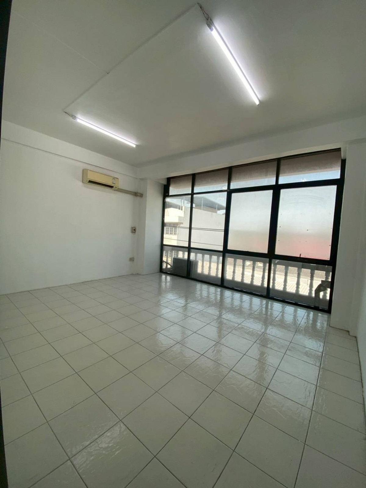 ให้เช่าอาคารพาณิชย์โชคชัย4 ลาดพร้าว71 : ให้เช่าอาคารพาณิชย์ ใกล้ โรงเรียนสตรีวิทยา 2 เพียง 4 นาที