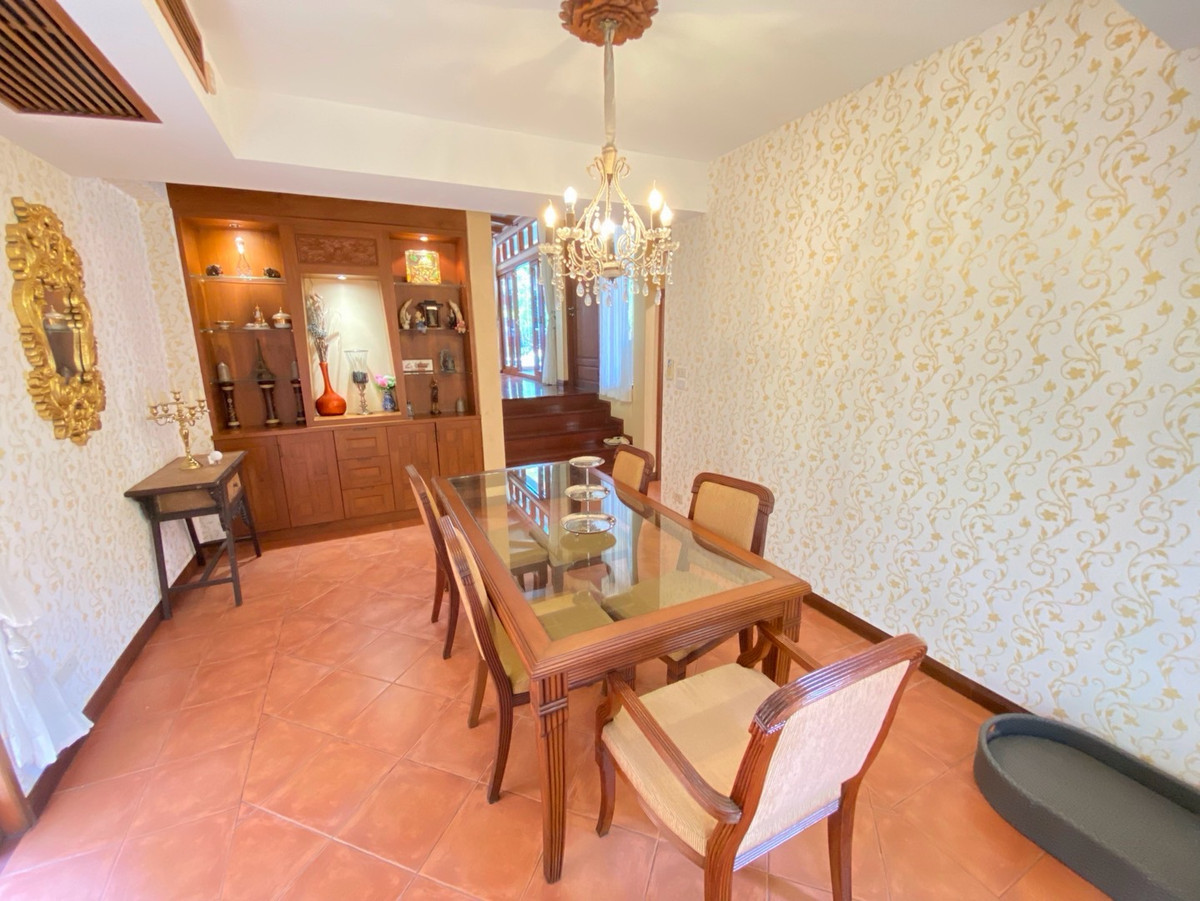 ขายบ้านพัทยา บางแสน ชลบุรี สัตหีบ : ขายพร้อมผู้เช่า 31/12/ 2570
พูลวิลล่าสไตล์ไทย-บาหลี 3.5 ชั้น ห่างจากหาดจอมเทียนเพียง 350 เมตร มีสระว่ายน้ำส่วนตัว