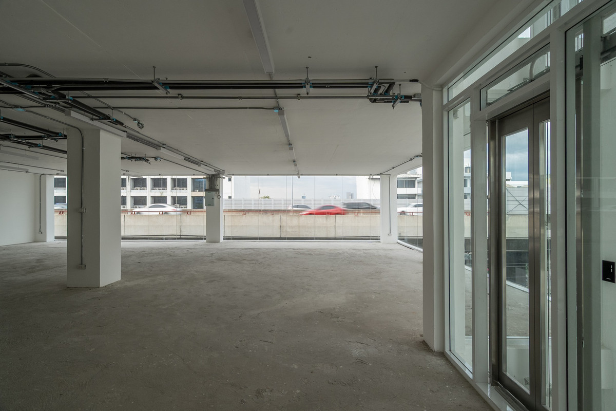 Home OfficeRama9, Petchburi, RCA : WS6779 For Rent/Sale: 6-story office building (including rooftop) in prime Rama 9 location, central business district, near MRT. Rent only 630,000 THB/month.