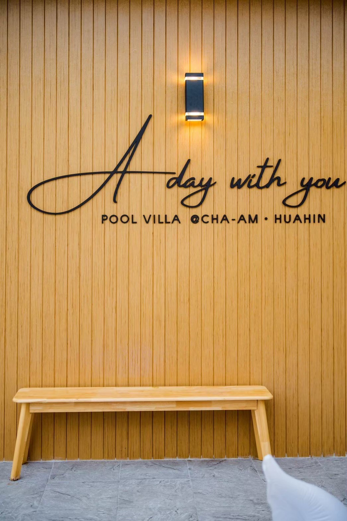 ขายชะอำ เพชรบุรี : วันหยุดของครอบครัวคุณ — ควรมี สไลเดอร์ 15 เมตร รออยู่ 🎢 และเมื่อคุณกลับบ้าน พูลวิลล่าหลังนี้ยังทำงานแทนคุณ — รับ 35,000 บาท/เดือน เป็น Passive Income 💰 Yield 5%