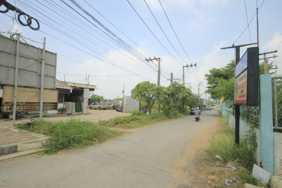 ขายที่ดินพระราม 2 บางขุนเทียน : ขายที่ดินพระราม2 ระหว่างพระราม2ซ.98กับ100 ที่ดินถมแล้ว 7-1-5 ไร่ ลงเสาเข็มทั่วบริเวณที่ดิน ขาเข้าเมืองใกล้ทางด่วนสุขสวัสดิ์ บางพลี สร้างโกดัง ออฟฟิศ สำนักงาน 38,000บาท/วา