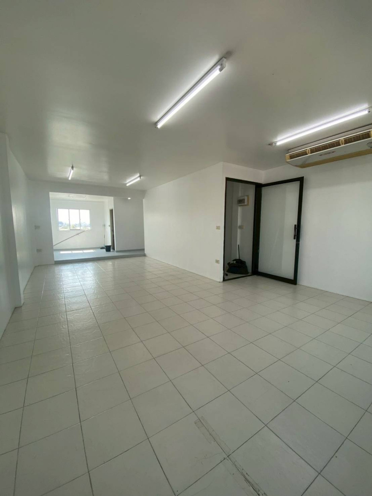 ให้เช่าอาคารพาณิชย์โชคชัย4 ลาดพร้าว71 : ให้เช่าอาคารพาณิชย์ ใกล้ โรงเรียนสตรีวิทยา 2 เพียง 4 นาที