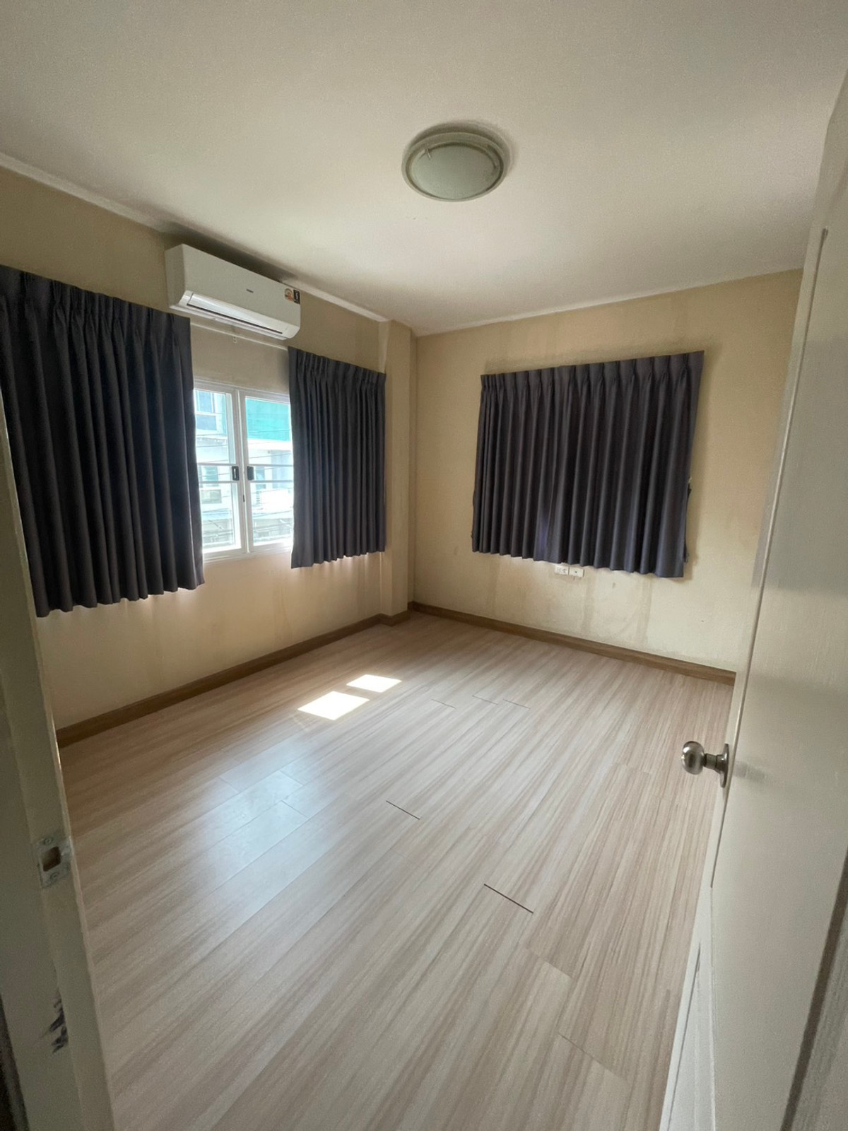 บ้านพัฒนาการ ศรีนครินทร์ : ขายบ้าน!! หมู่บ้าน Le Neo 2 (เลอนีโอ 2) ใกล้ BTS ศรีนครินทร์