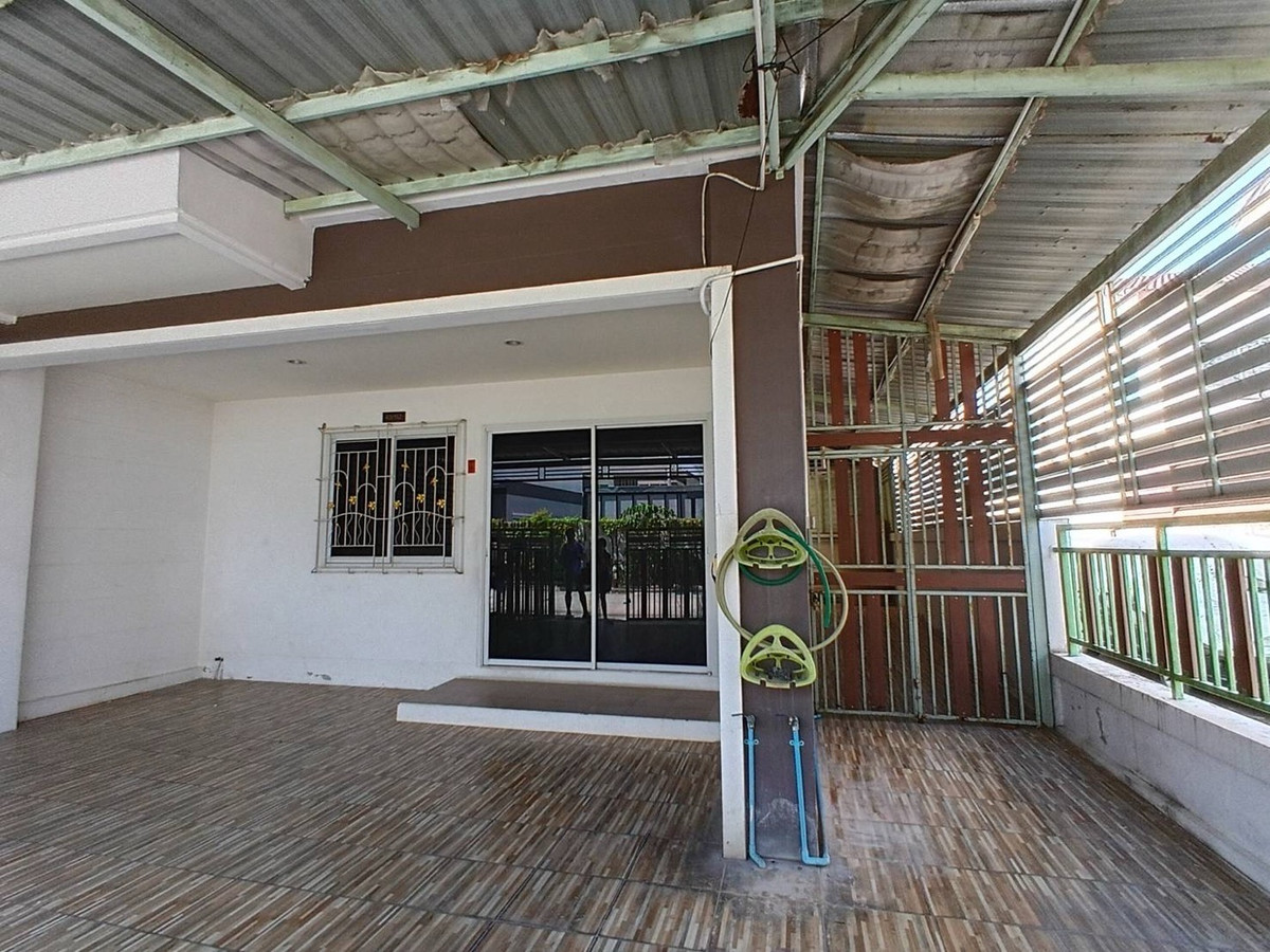 For SaleTownhomeNakhon Pathom : Corner townhome for sale, good location, wide area, north direction, Nakhon Pathom Province, price 2.09 million baht.