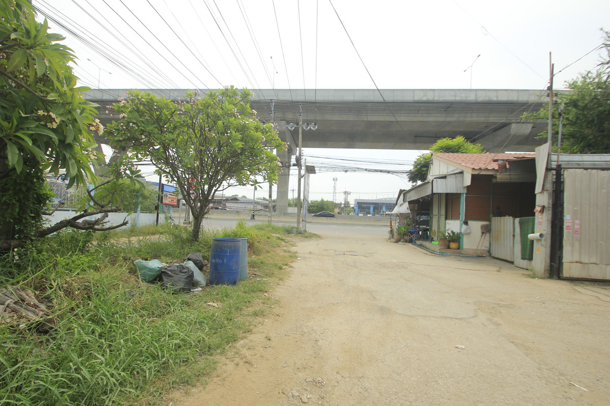 ขายที่ดินพระราม 2 บางขุนเทียน : ขายที่ดินพระราม2 ระหว่างพระราม2ซ.98กับ100 ที่ดินถมแล้ว 7-1-5 ไร่ ลงเสาเข็มทั่วบริเวณที่ดิน ขาเข้าเมืองใกล้ทางด่วนสุขสวัสดิ์ บางพลี สร้างโกดัง ออฟฟิศ สำนักงาน 38,000บาท/วา