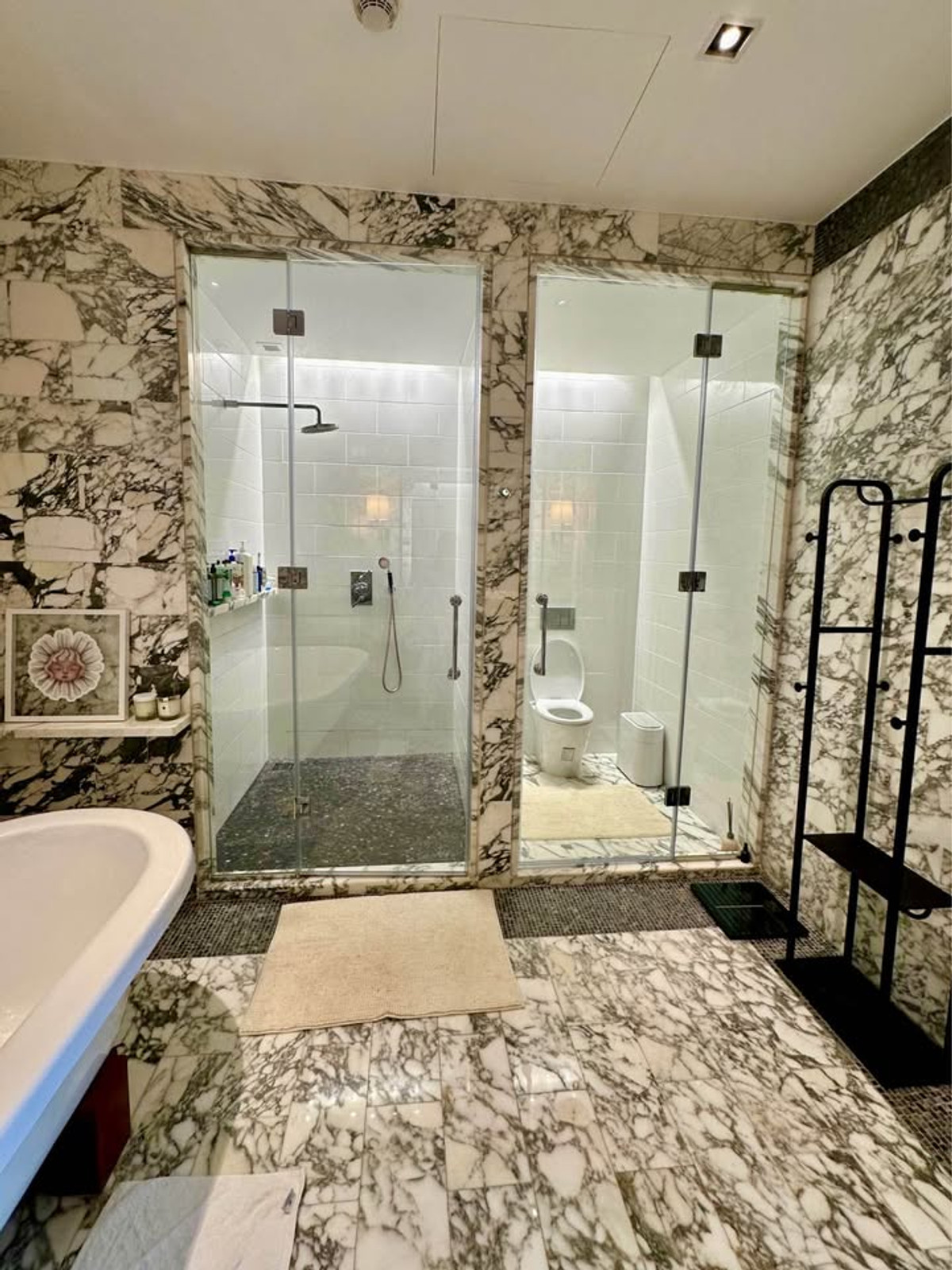 For RentCondoSathorn, Narathiwat : ⭐️ The Ritz - Carlton Residences at MahaNakhon⭐️ 2 BEDS 3 BATHS 126 sq m. Very beautiful view, luxurious room, fully decorated.