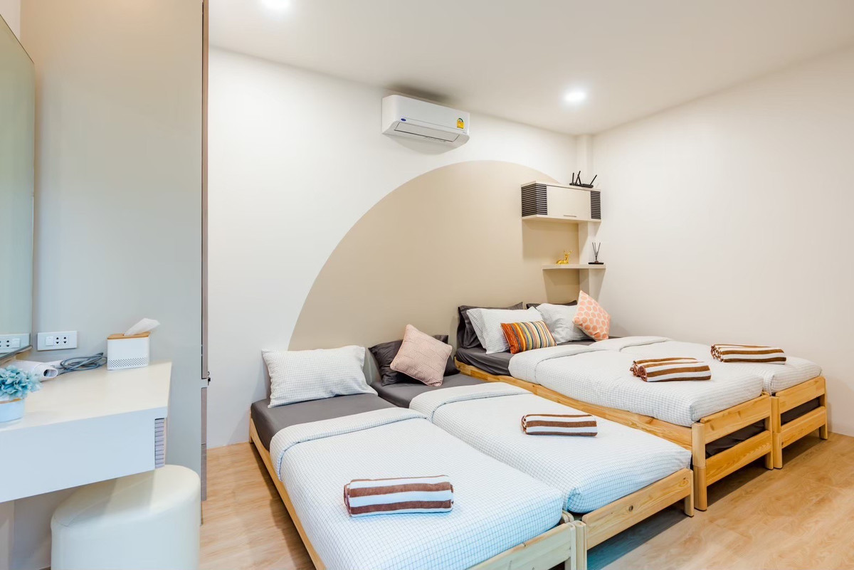 ขายชะอำ เพชรบุรี : วันหยุดของครอบครัวคุณ — ควรมี สไลเดอร์ 15 เมตร รออยู่ 🎢 และเมื่อคุณกลับบ้าน พูลวิลล่าหลังนี้ยังทำงานแทนคุณ — รับ 35,000 บาท/เดือน เป็น Passive Income 💰 Yield 5%