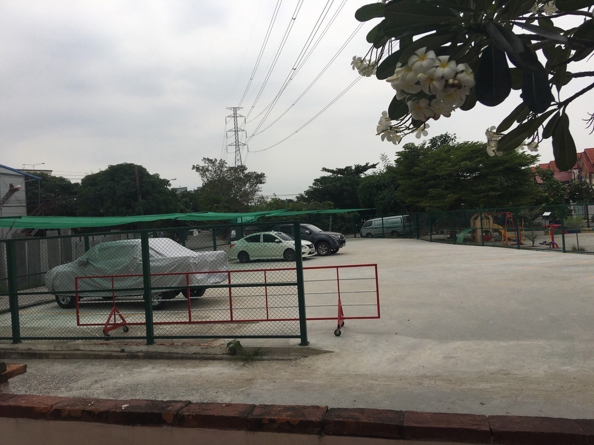 For SaleHotel&Apartment BusinessSamut Prakan,Samrong : Good location behind the corner invest and receive immediate income.