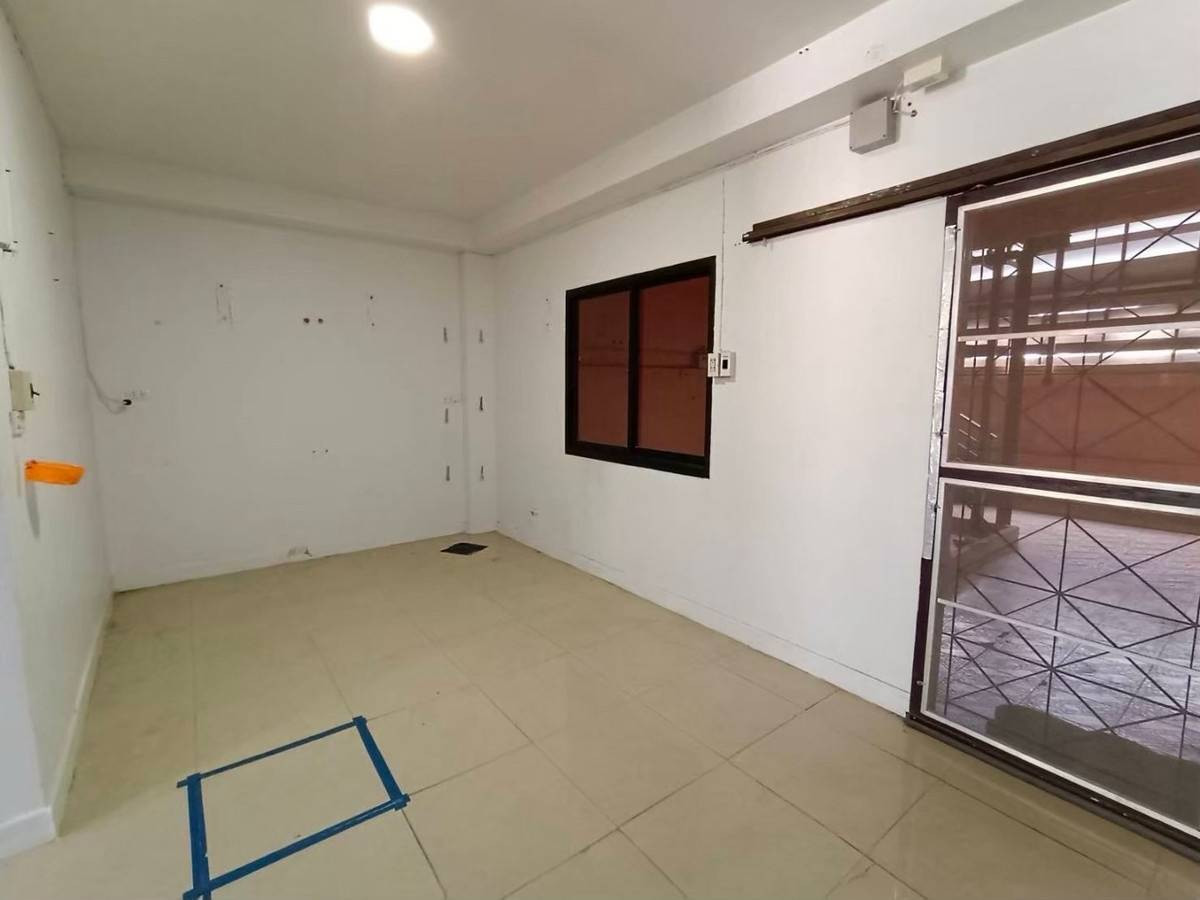 For RentShop HouseSamut Prakan,Samrong : Commercial building for rent Subrungruang City Bangpu Phase 2, near BTS Kheha Station, only 5 minutes.
