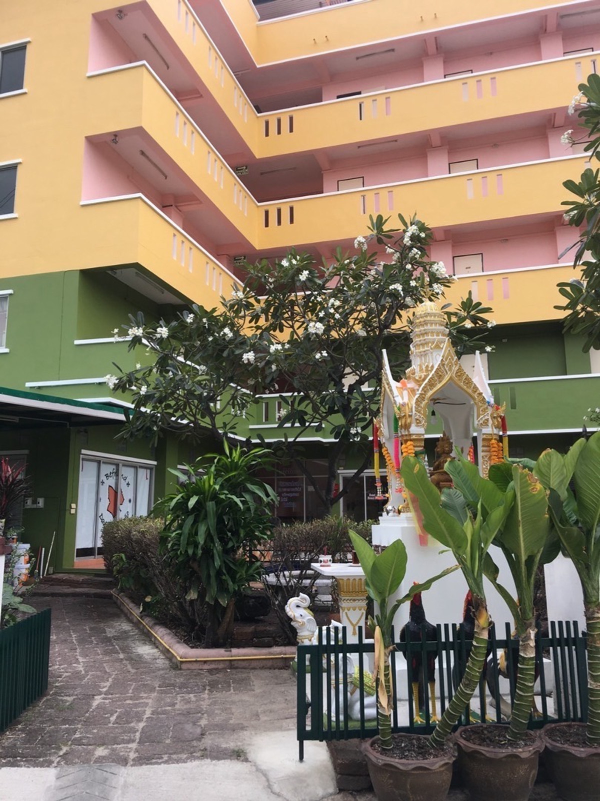 For SaleHotel&Apartment BusinessSamut Prakan,Samrong : Good location behind the corner invest and receive immediate income.