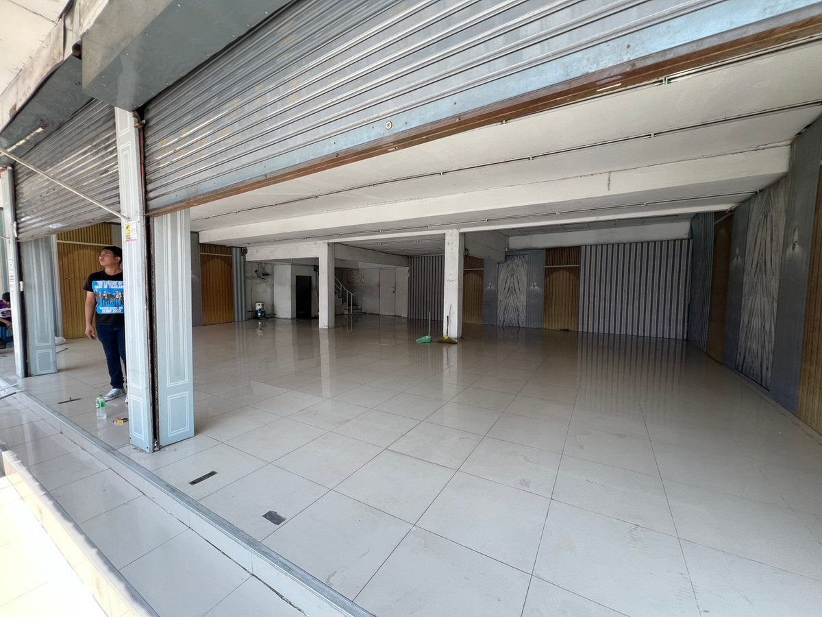 For RentShop HouseSamut Prakan,Samrong : Urgent for rent! 4-story commercial building, prime location, Soi Wat Sriwaree Noi. Extra wide area 40 sq m – only 30,000 baht/month!