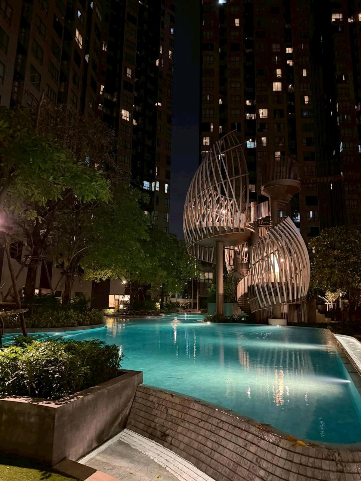 ให้เช่าคอนโดอ่อนนุช อุดมสุข : 💥💥🚅คอนโดสุดสวยว่างแล้ว🏬Elio Del Nest อุดมสุข
ชั้น 9 ขนาด 31 ตร.ม.
1 ห้องนอน 1 ห้องน้ำ
1 ห้องนั่งเล่น 1 ห้องครัว
ประตูดิจิตอล