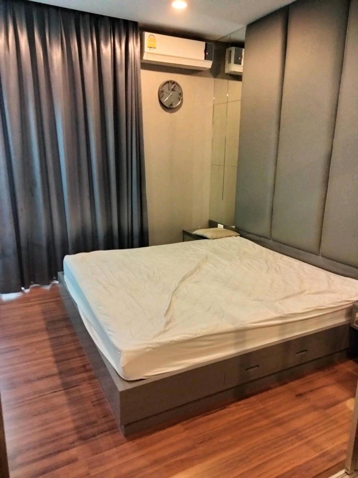 ให้เช่าคอนโดสาทร นราธิวาส : 💥💥ว่างอีกหนึ่งห้องแล้ว 💥💥ศุภาลัย ไลท์ สาทร-เจริญราษฎร์ชั้น 19 ขนาด 34 ตร.ม 
📌ห้องสตูดิโอ พร้อมครัวบิวท์อิน
📌มีที่จอดรถ และ เครื่องซักผ้า

