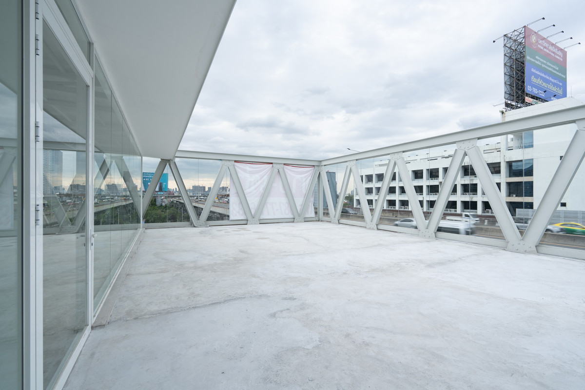 Home OfficeRama9, Petchburi, RCA : WS6779 For Rent/Sale: 6-story office building (including rooftop) in prime Rama 9 location, central business district, near MRT. Rent only 630,000 THB/month.