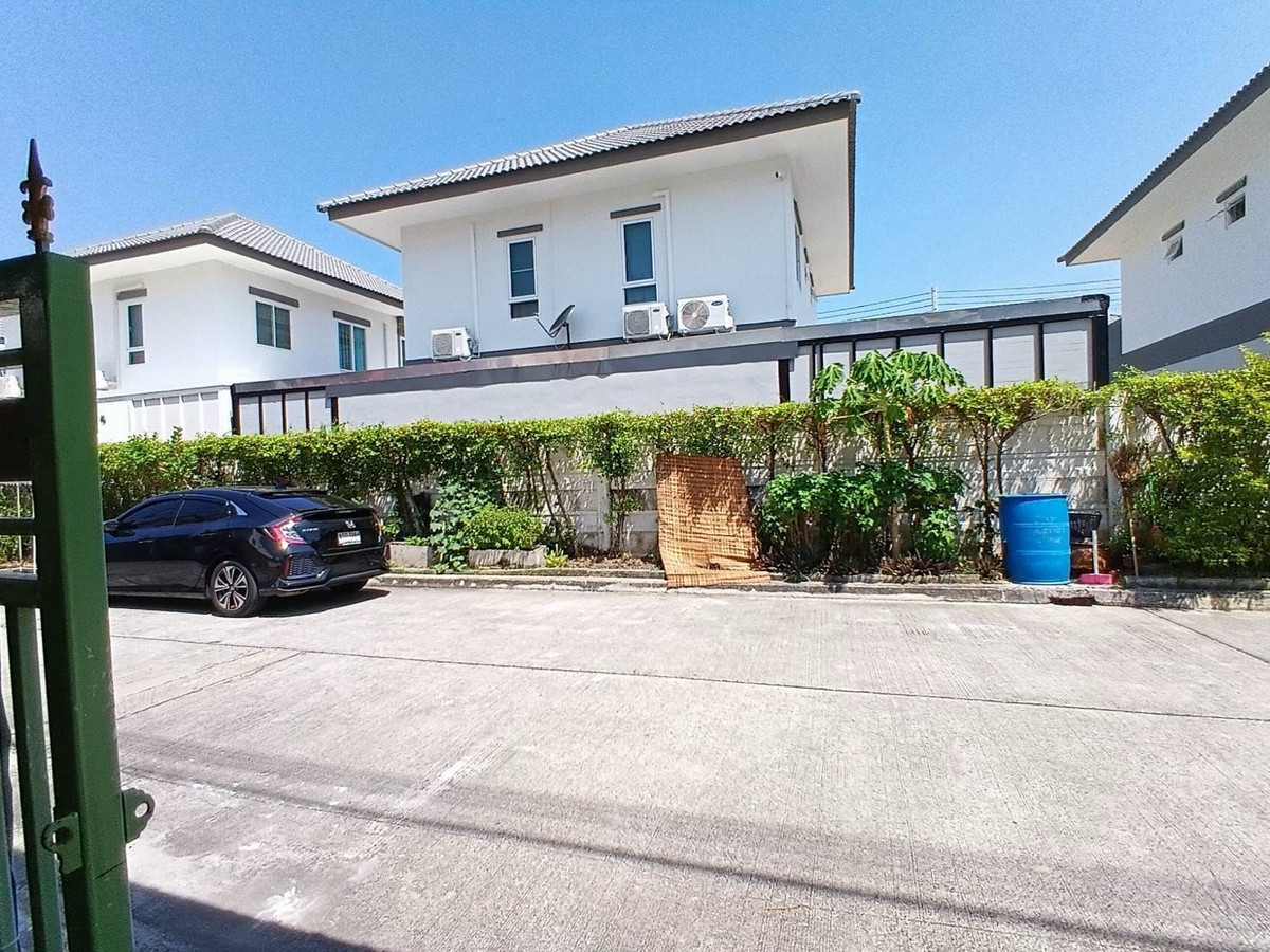 For SaleTownhomeNakhon Pathom : Corner townhome for sale, good location, wide area, north direction, Nakhon Pathom Province, price 2.09 million baht.