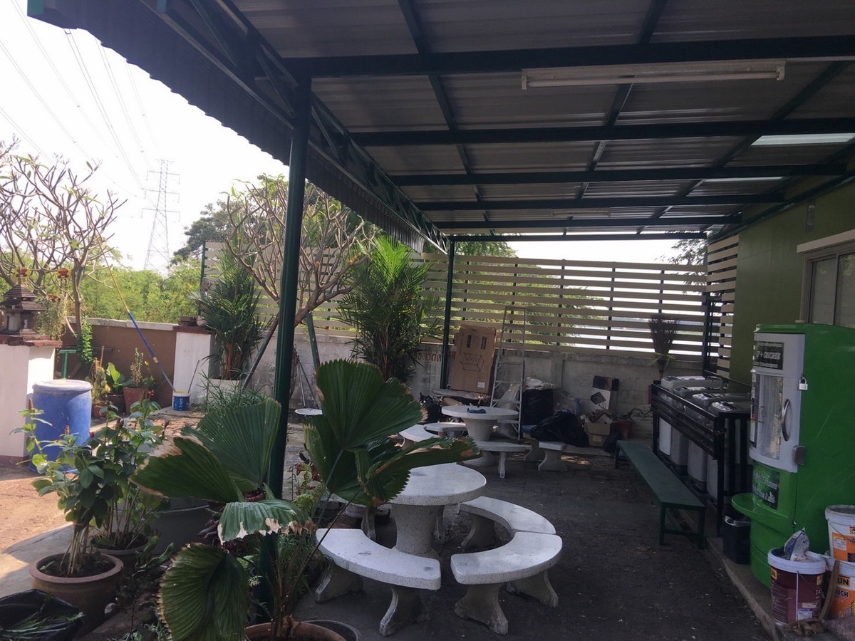 For SaleHotel&Apartment BusinessSamut Prakan,Samrong : Good location behind the corner invest and receive immediate income.