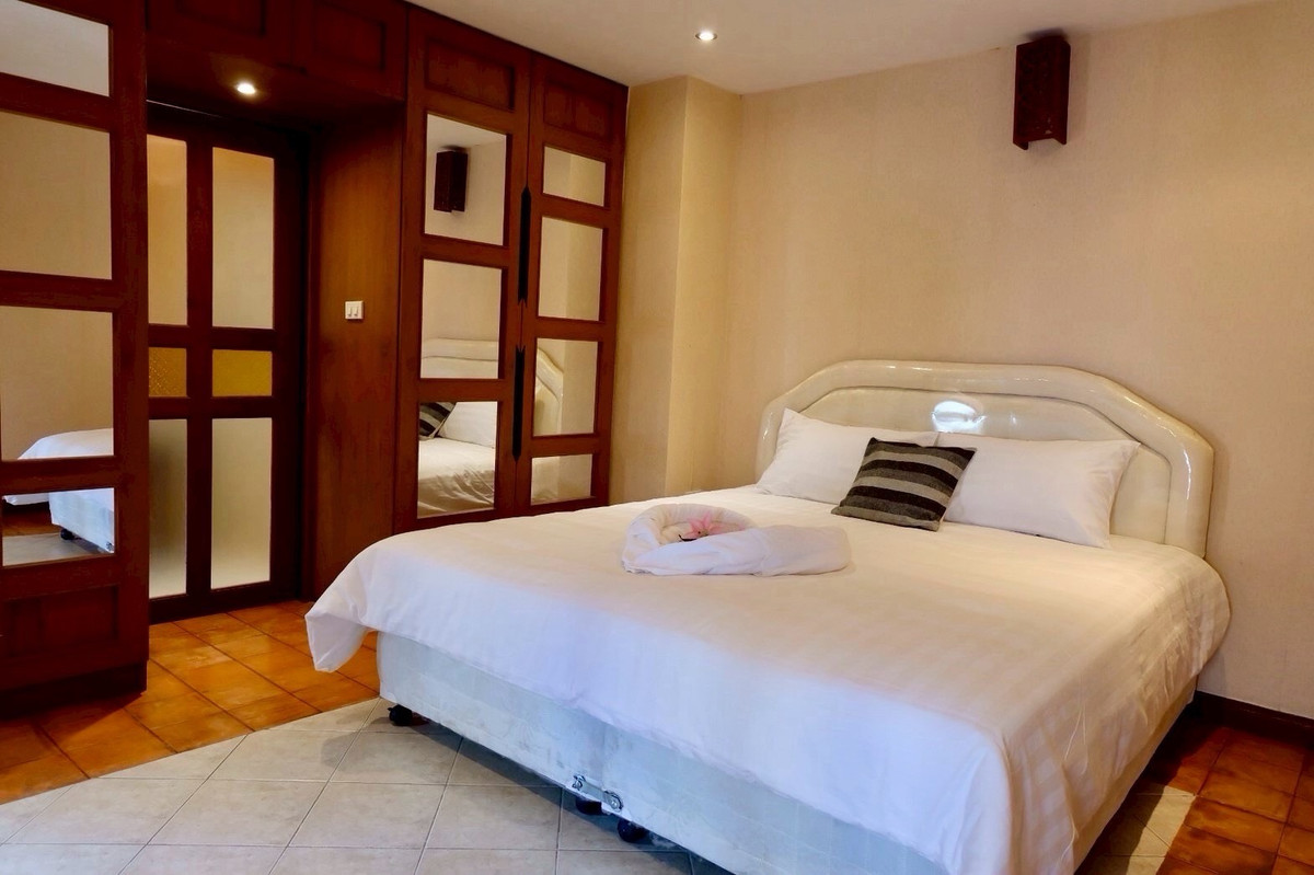 ขายบ้านพัทยา บางแสน ชลบุรี สัตหีบ : พูลวิลล่าสไตล์ไทย-บาหลี 3.5 ชั้น ห่างจากหาดจอมเทียนเพียง 350 เมตร มีสระว่ายน้ำส่วนตัว