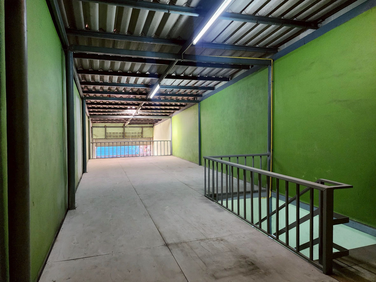 For RentShop HouseBang Sue, Wong Sawang, Tao Pun : Shophouse for rent on the roadside Opposite Wat Soi Thong Pracharat Sai 1 Road, Rama 7, Tel. 065-925-3163