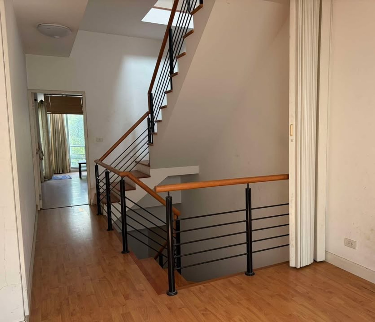 ให้เช่าทาวน์โฮมนวมินทร์ รามอินทรา : ให้เช่าทาวน์โฮม 3 ชั้น Vista park รัชดา-รามอินทรา (22 ตร.ว.) ตกแต่งพร้อมอยู่