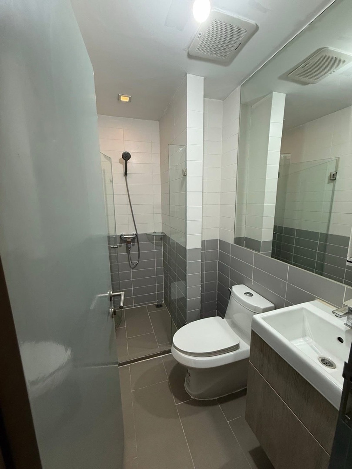 ให้เช่าคอนโดพระราม 9 เพชรบุรีตัดใหม่ RCA : #Z4854💥 050369🔥ให้เช่าคอนโด Ideo Mobi Rama 9