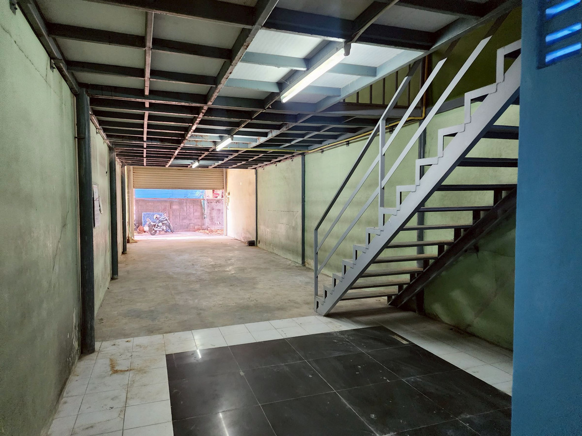 For RentShop HouseBang Sue, Wong Sawang, Tao Pun : Shophouse for rent on the roadside Opposite Wat Soi Thong Pracharat Sai 1 Road, Rama 7, Tel. 065-925-3163