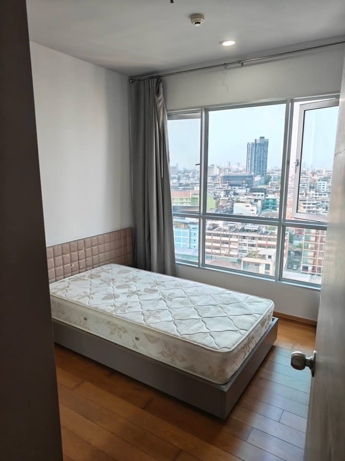 ให้เช่าคอนโดวงเวียนใหญ่ เจริญนคร : 🏢 For Rent | Hive Taksin 
(A6902049) 
คอนโดติด BTS วงเวียนใหญ่ เพียง 110 ม. 🚆✨

💰 ค่าเช่า 25,000 บาท / เดือน