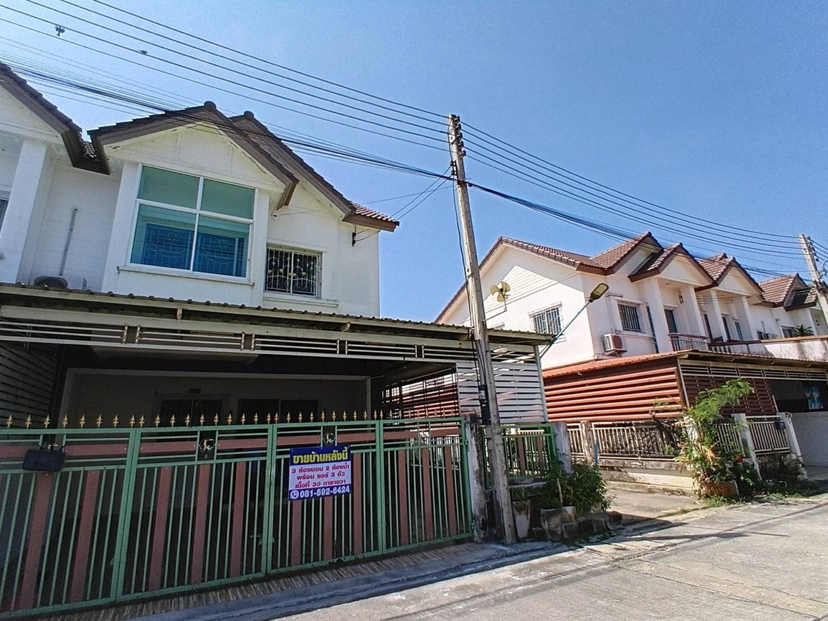 For SaleTownhomeNakhon Pathom : Corner townhome for sale, good location, wide area, north direction, Nakhon Pathom Province, price 2.09 million baht.