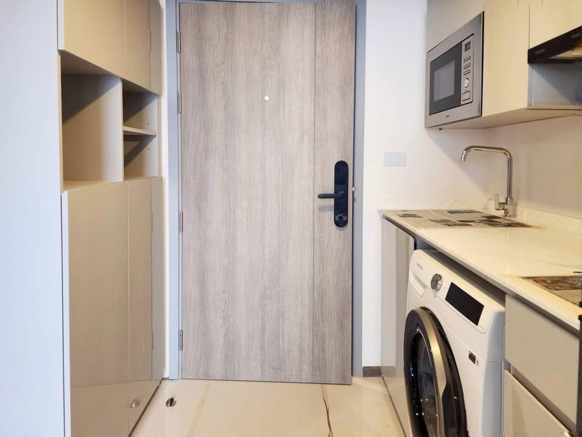 ให้เช่าคอนโดรัชดา ห้วยขวาง : 🏢 ให้เช่าคอนโด SOHO Bangkok Ratchada ✨
(B6902039) 
🚆 ใกล้ MRT ห้วยขวาง เพียง 200 เมตร เดินทางสะดวก เข้าเมืองง่าย

💰 ค่าเช่า 28,000 บาท / เดือน