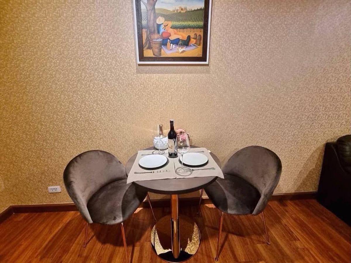 ให้เช่าคอนโดรัชดา ห้วยขวาง : ✨ ให้เช่า คอนโด Diamond Ratchada 12 
(B6902055) 
ใกล้ MRT ห้วยขวาง เดินเพียง 200 เมตร

💰 ค่าเช่า 29,000 บาท / เดือน
(รวมค่าส่วนกลาง + ที่จอดรถแล้ว)