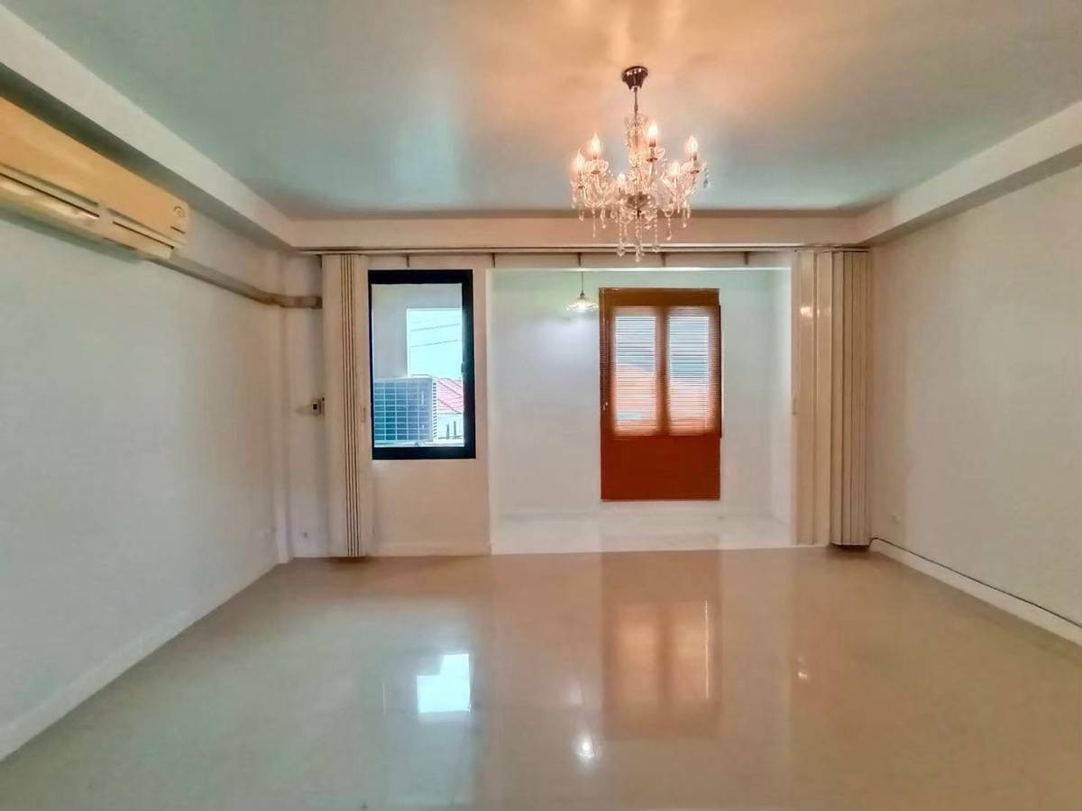 For RentShop HouseSamut Prakan,Samrong : Commercial building for rent Subrungruang City Bangpu Phase 2, near BTS Kheha Station, only 5 minutes.