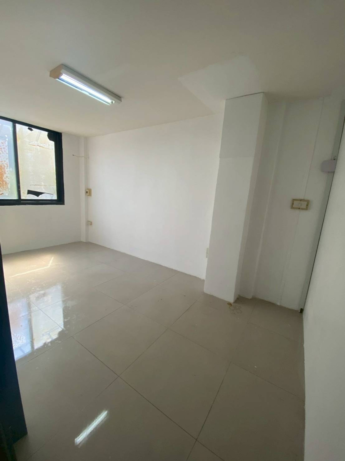 ให้เช่าอาคารพาณิชย์โชคชัย4 ลาดพร้าว71 : ให้เช่าอาคารพาณิชย์ ใกล้ โรงเรียนสตรีวิทยา 2 เพียง 4 นาที