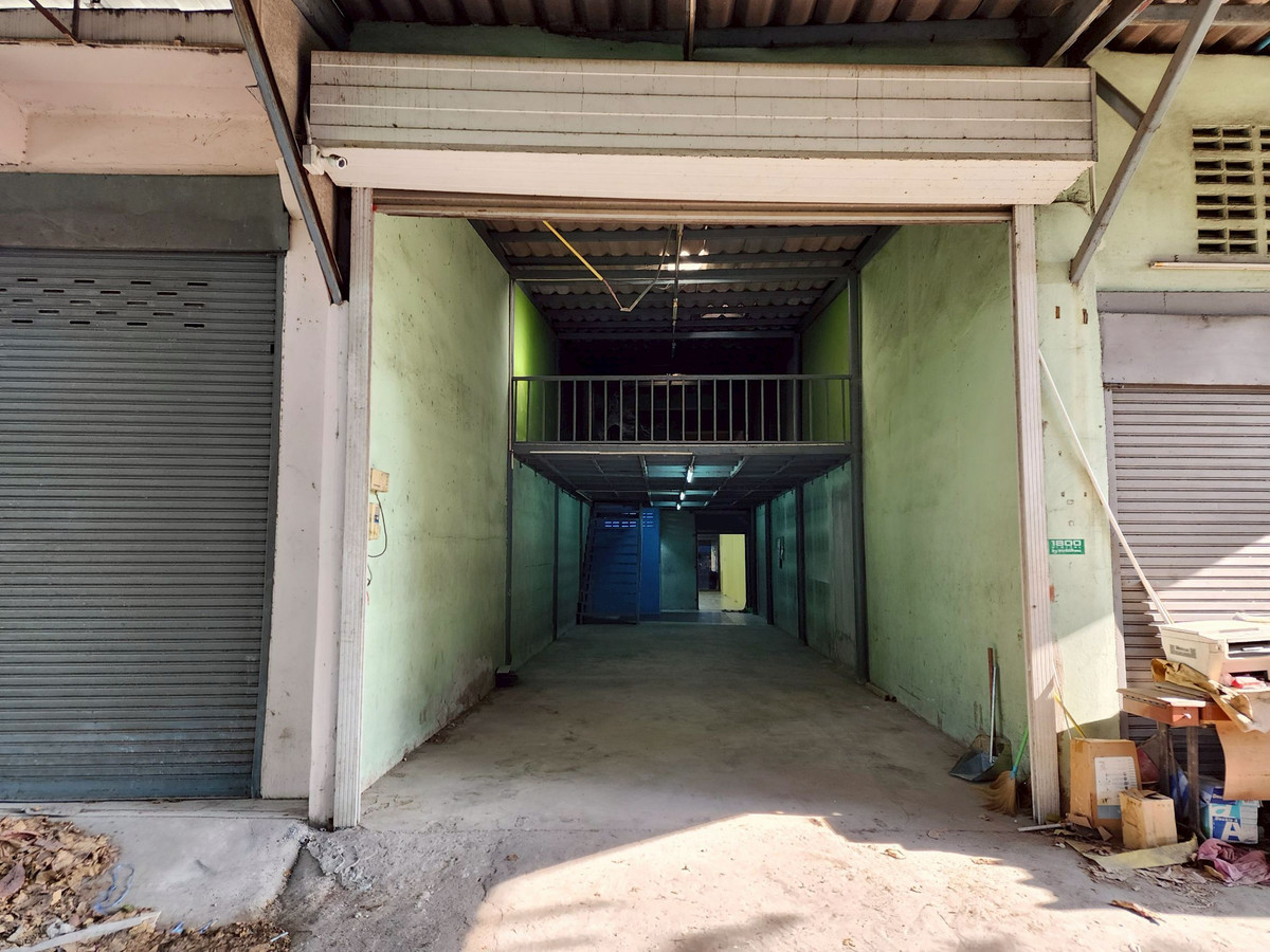 For RentShop HouseBang Sue, Wong Sawang, Tao Pun : Shophouse for rent on the roadside Opposite Wat Soi Thong Pracharat Sai 1 Road, Rama 7, Tel. 065-925-3163