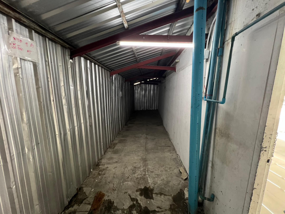 For RentShop HouseSamut Prakan,Samrong : Urgent for rent! 4-story commercial building, prime location, Soi Wat Sriwaree Noi. Extra wide area 40 sq m – only 30,000 baht/month!