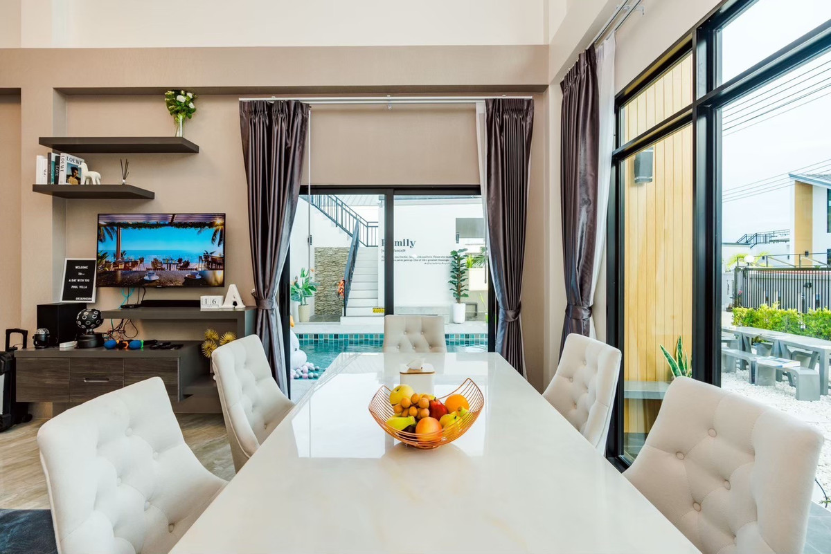 ขายชะอำ เพชรบุรี : วันหยุดของครอบครัวคุณ — ควรมี สไลเดอร์ 15 เมตร รออยู่ 🎢 และเมื่อคุณกลับบ้าน พูลวิลล่าหลังนี้ยังทำงานแทนคุณ — รับ 35,000 บาท/เดือน เป็น Passive Income 💰 Yield 5%