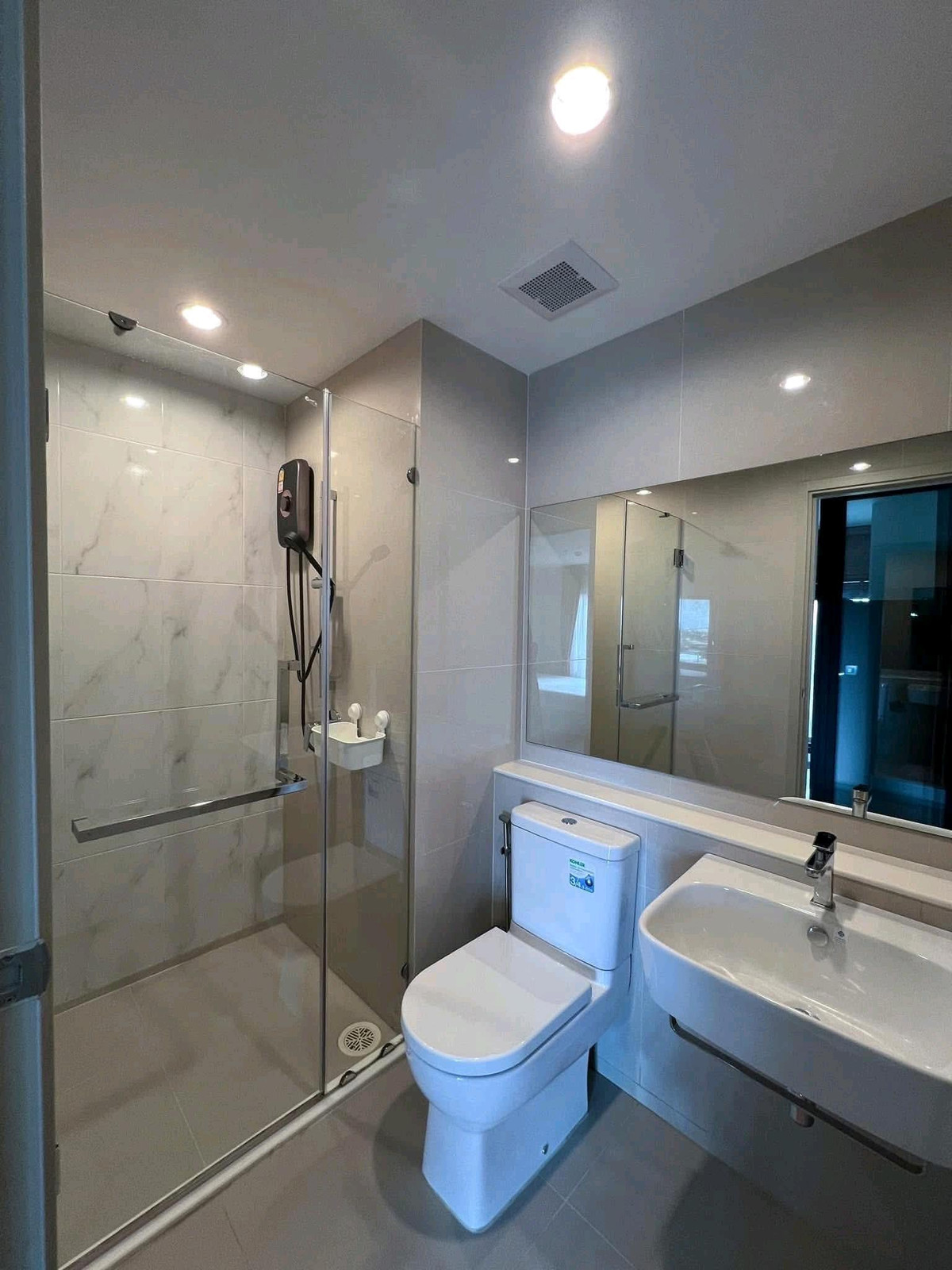 ให้เช่าคอนโดสมุทรปราการ สำโรง : 💫 คอนโดติด BTS ช้างเอราวัณ เดินทางสะดวกมาก เพียงก้าวออกจากโครงการก็ถึงรถไฟฟ้า เหมาะสำหรับคนทำงานในเมืองที่ต้องการความสะดวกสบายทุกวัน