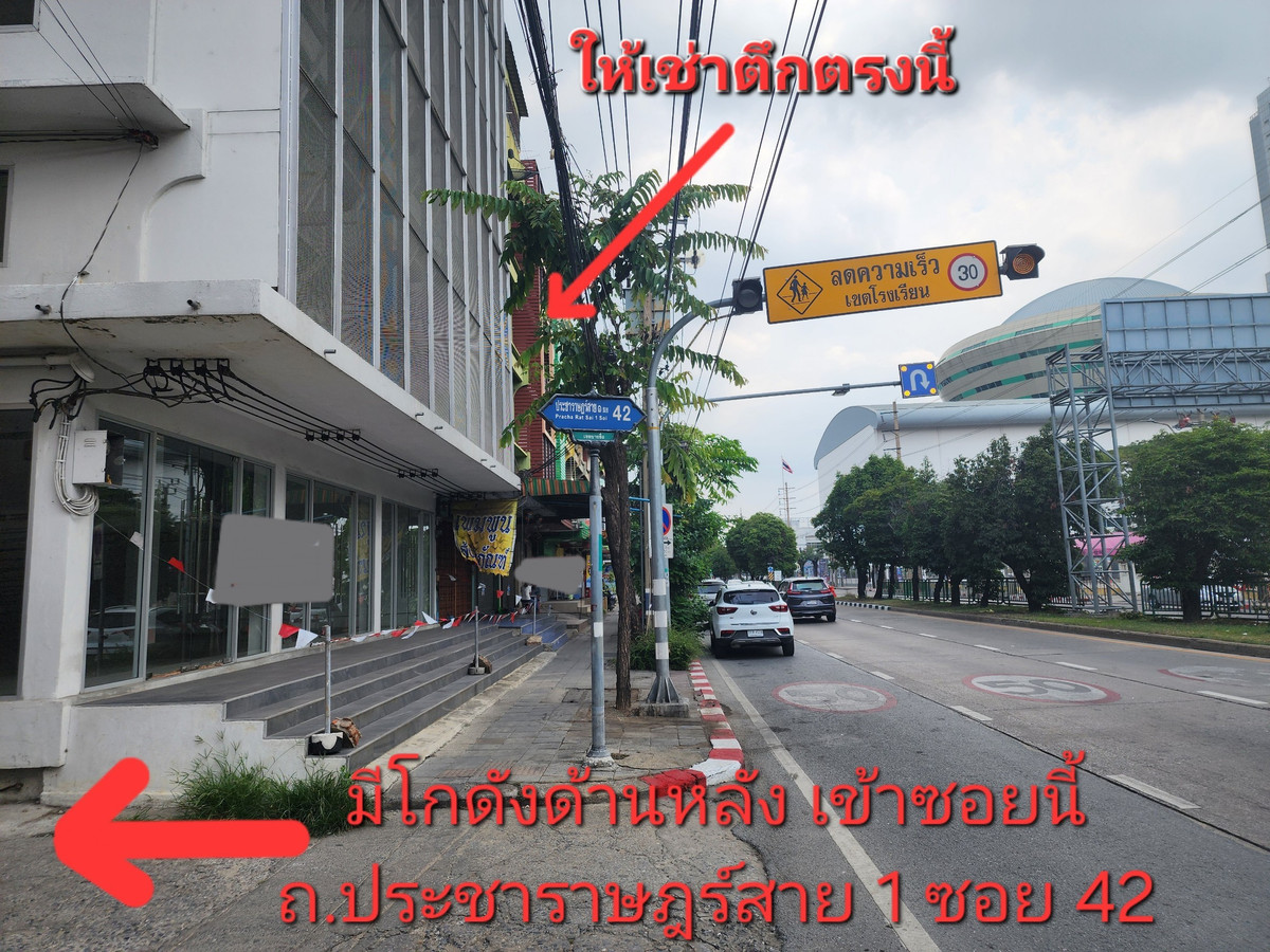 For RentShop HouseBang Sue, Wong Sawang, Tao Pun : Shophouse for rent on the roadside Opposite Wat Soi Thong Pracharat Sai 1 Road, Rama 7, Tel. 065-925-3163